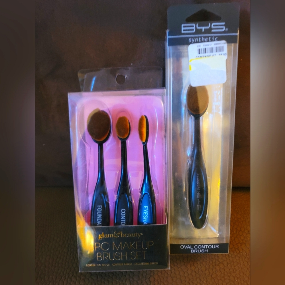 NWT. Glam& Beauty makeup brushes